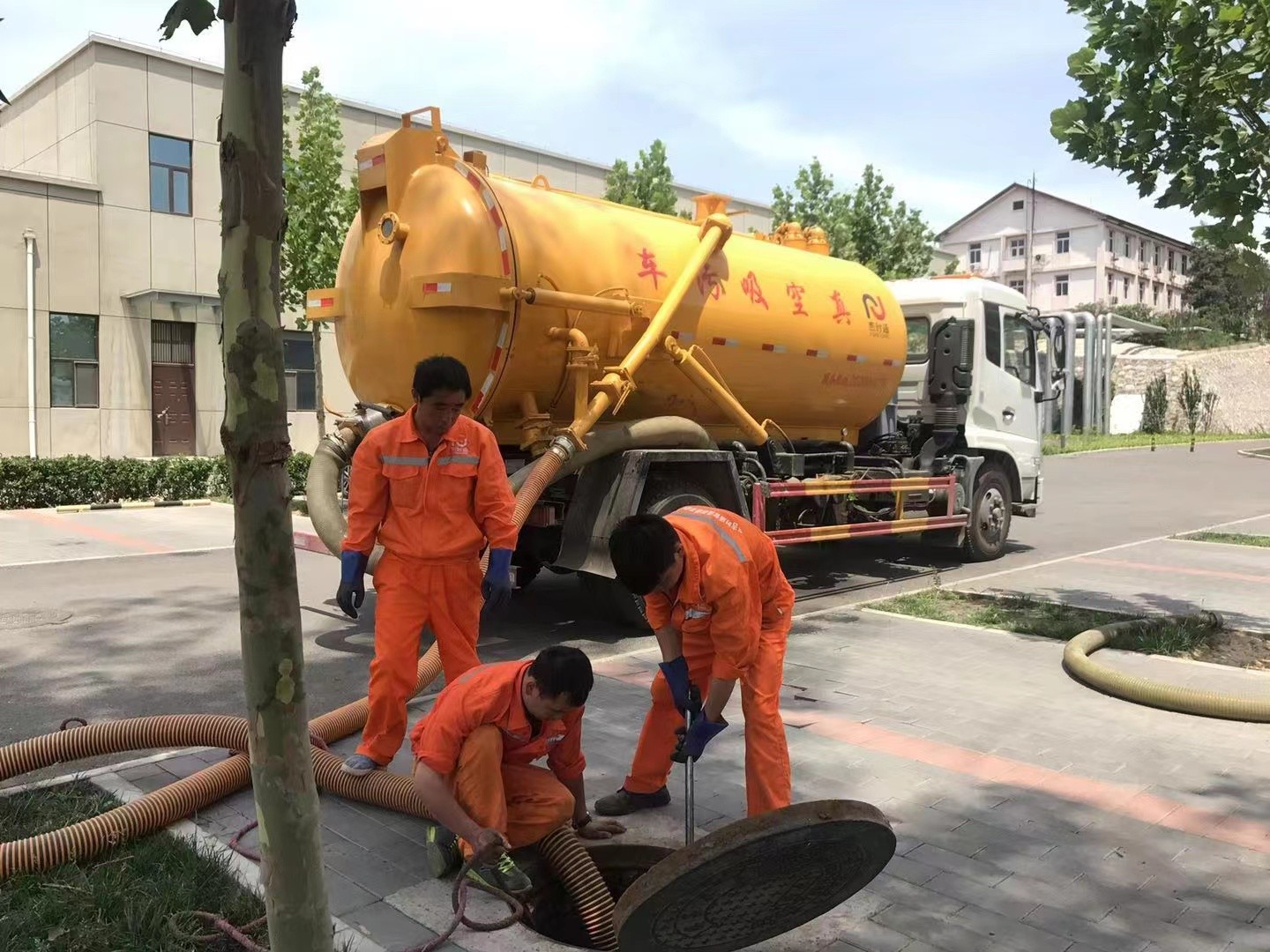 云浮化粪池清理与5-8吨吸粪车施工效率分析